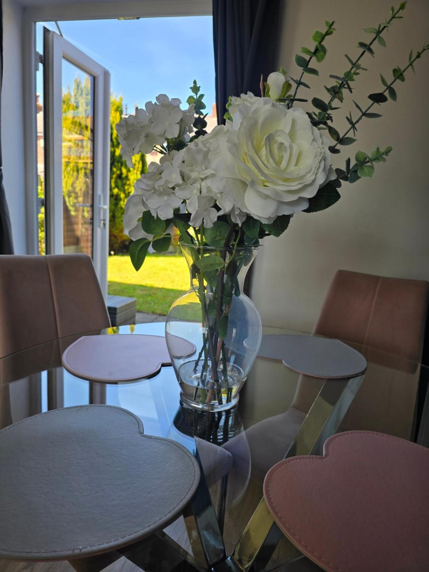 The Heart - Cosy 3 Bedroom House With Double Driveway And Garden In Mánchester Exterior foto